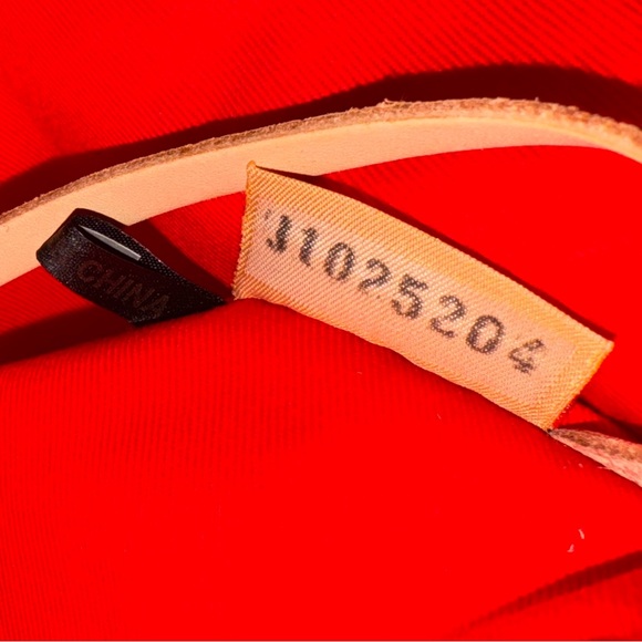 Dooney & Bourke White Patent Leather North/South Lee Tote Bag NWT! FLAW. - Picture 13 of 14